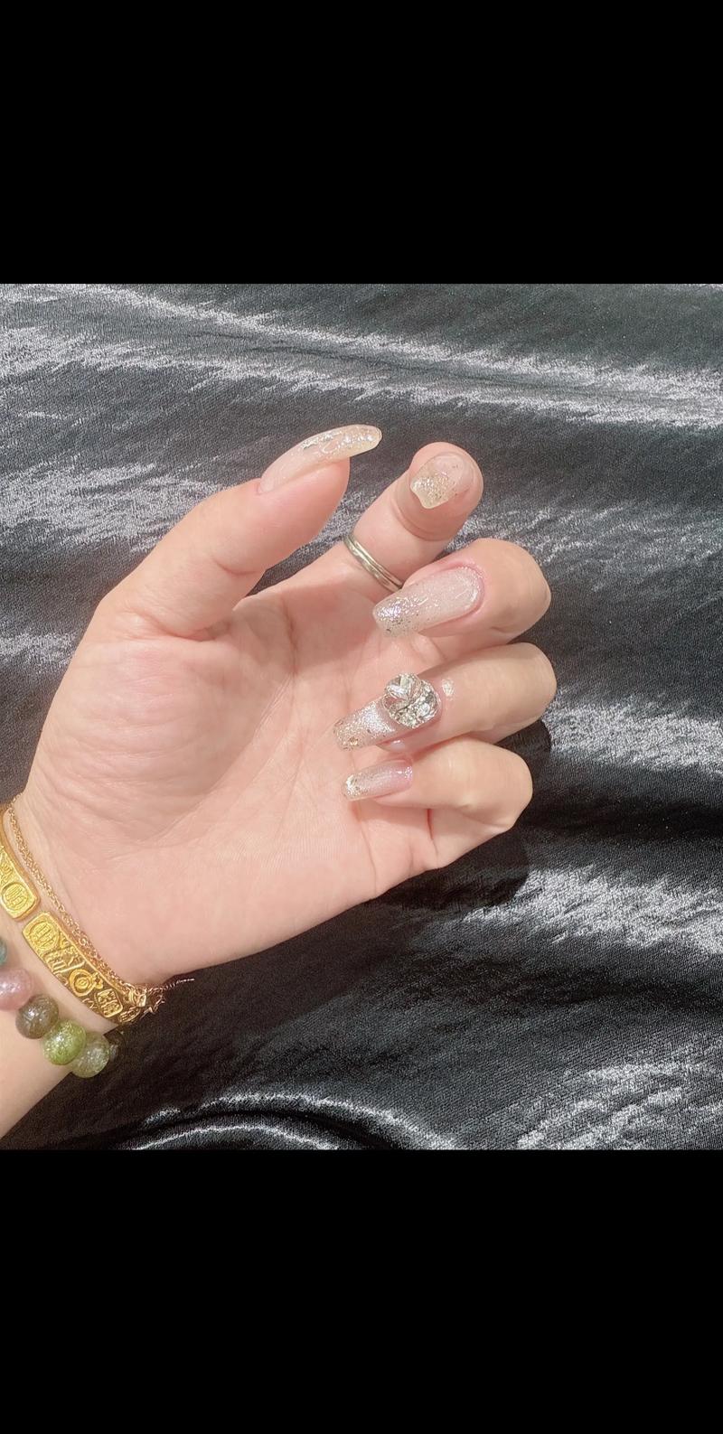 臺風天，我的御用美甲師上門服務 指尖上的寧靜與溫暖